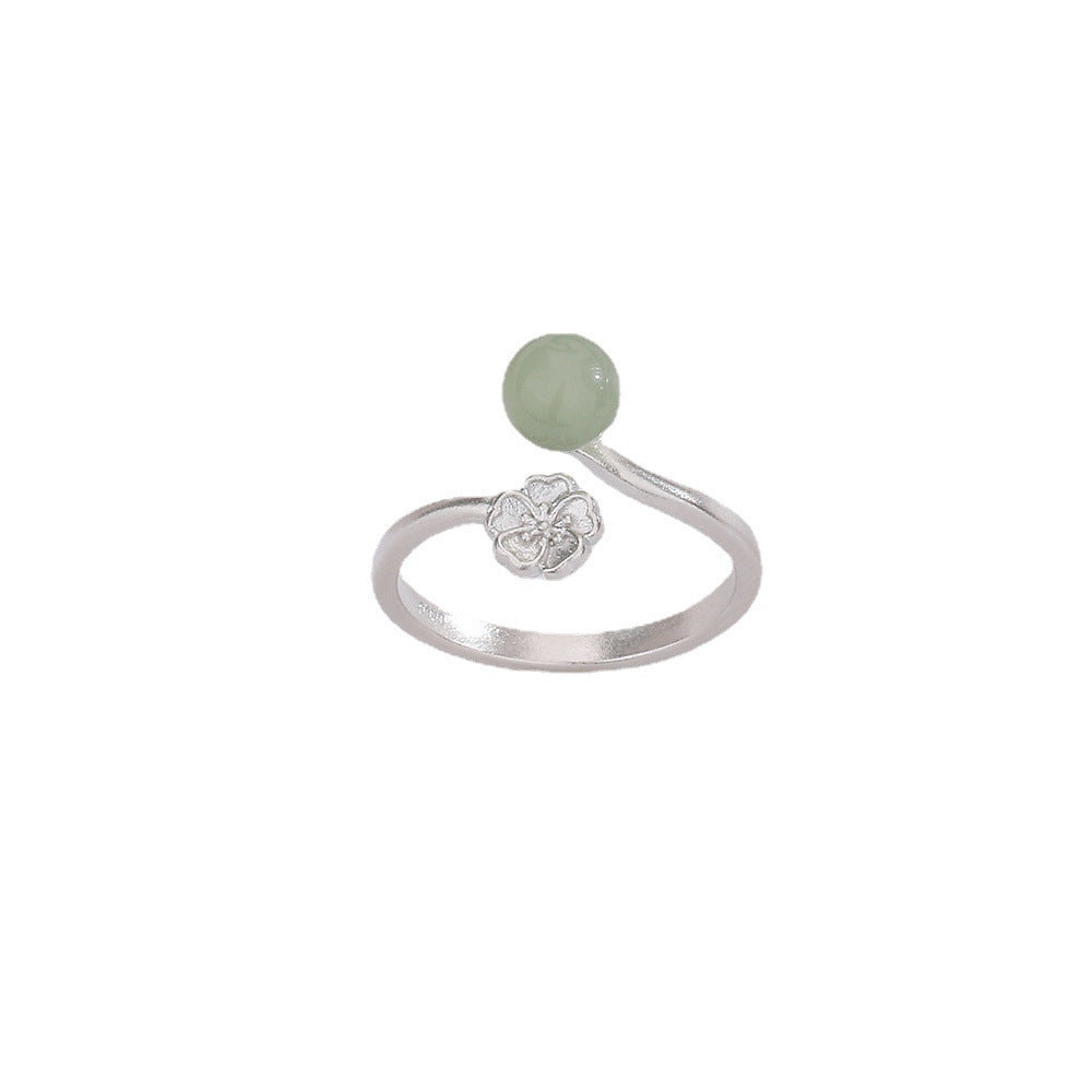 Atmosphärische goldplattierte Blüten Hetischer Jade-Ring