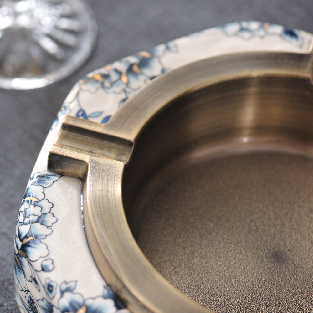 Kreatives neues chinesisches Keramikmetallblau und weißer Haushalt Aschenbecher