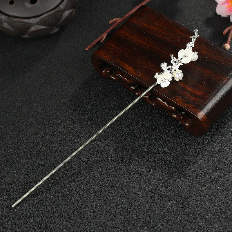 Traditional Hanfu Chinese hairpin with antique design