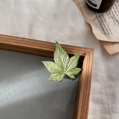 Literatur- und Kunstwaldpflanze Blätter Brosche einfache und vielseitige Nische Pin