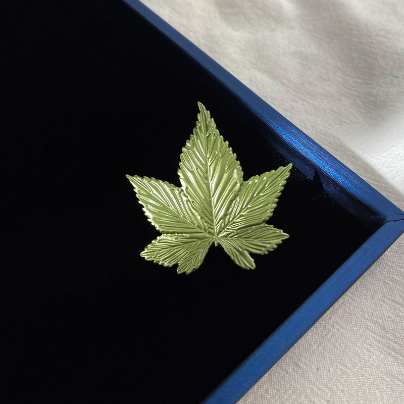 Literatur- und Kunstwaldpflanze Blätter Brosche einfache und vielseitige Nische Pin