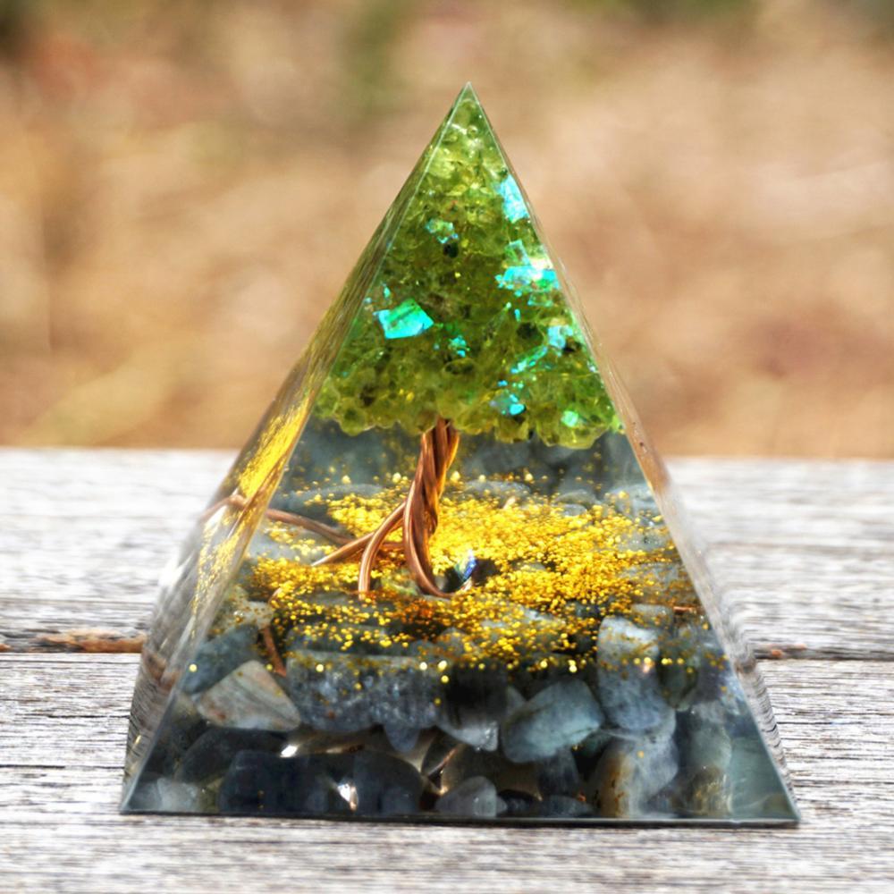 Natural Crystal Crushed Stone Resin Pyramid Ornaments