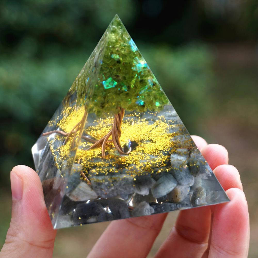 Natural Crystal Crushed Stone Resin Pyramid Ornaments