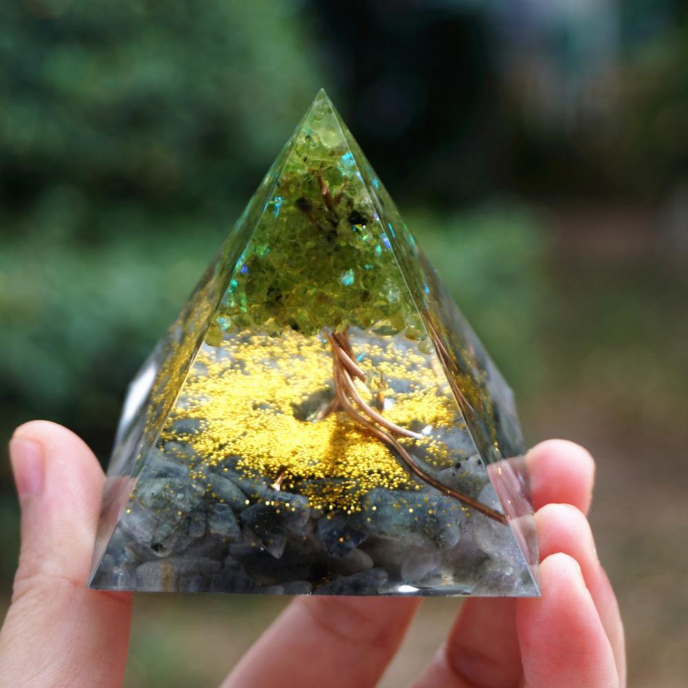 Natural Crystal Crushed Stone Resin Pyramid Ornaments