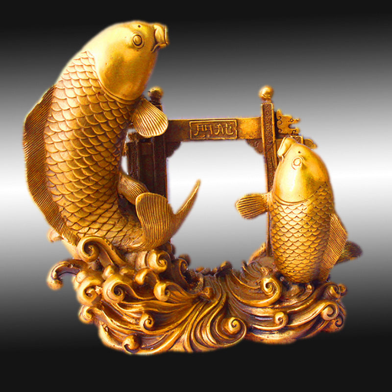 Kupferkarpfen springen Gantry -Ornamente Metallhandwerk