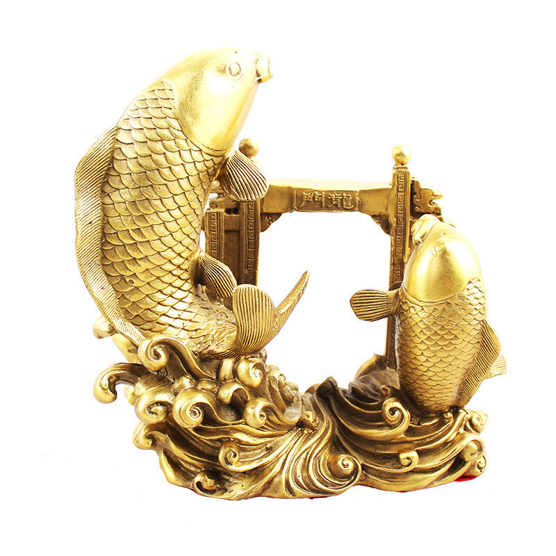 Kupferkarpfen springen Gantry -Ornamente Metallhandwerk