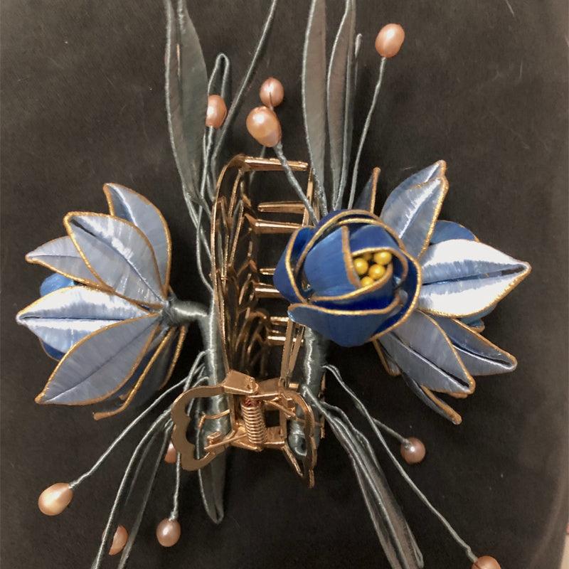 Flower hairpin with pearl and gold antique design