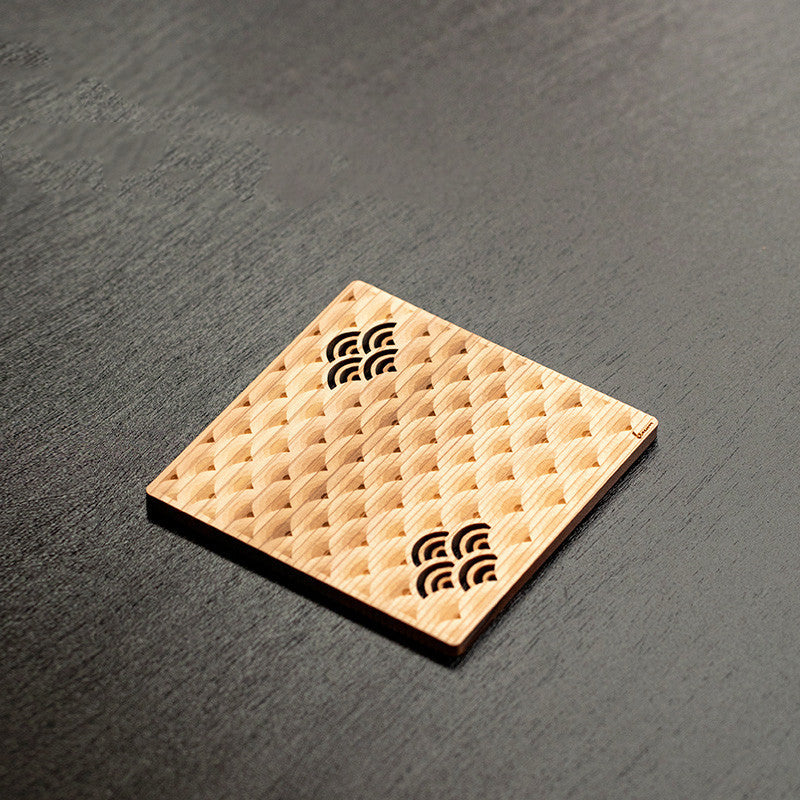 Geschnitzte hohle quadratische hölzerne Untersetzer Teebecher