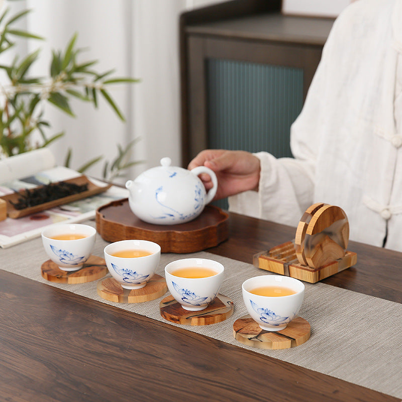 Harz Arborvitae Tea Tasse isolierte Matte