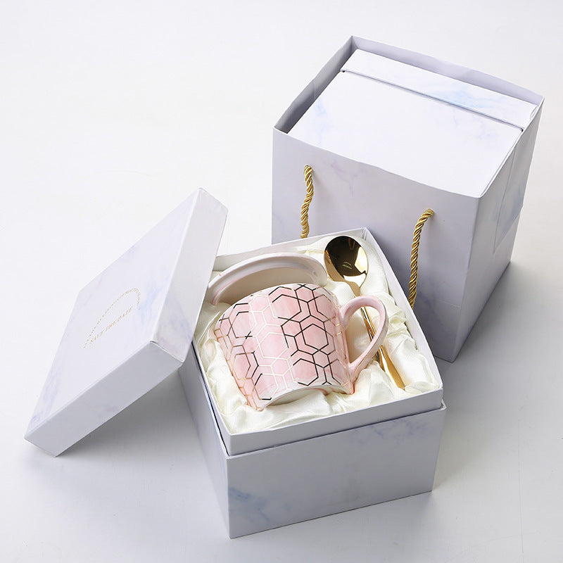 Geschenkbox-Set mit Bechern im europäischen Stil mit marmoriertem Goldrand