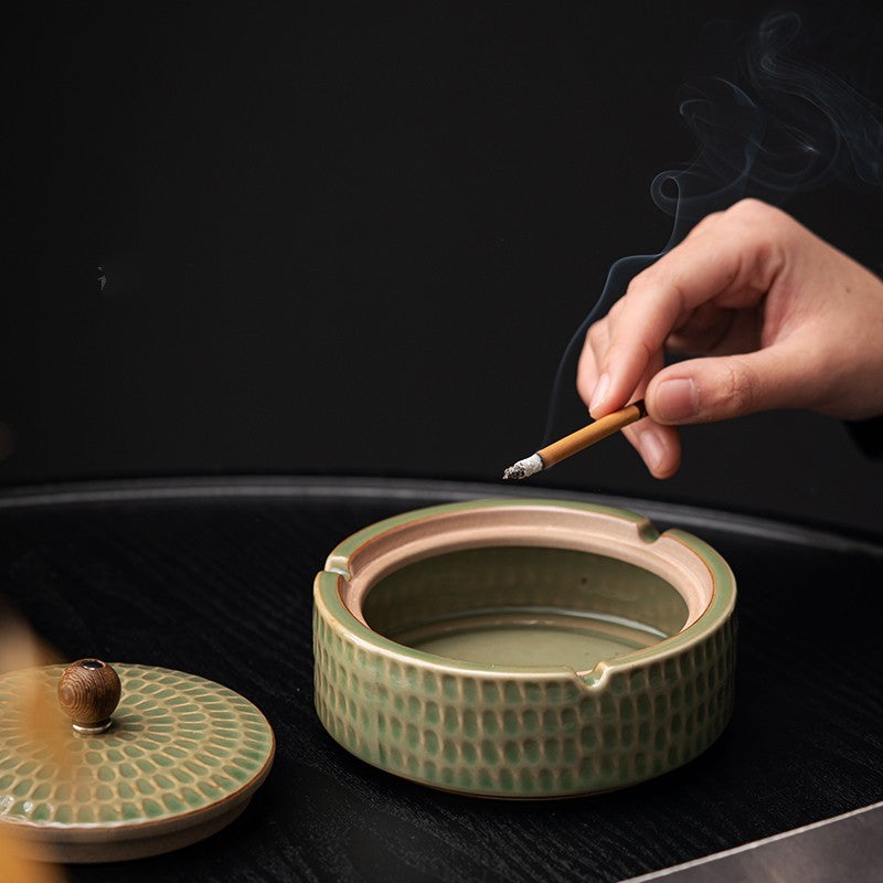 Keramik -Aschenbecher mit dem chinesischen Stil des Lid -Haushaltsbüros