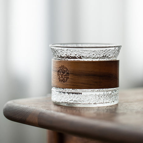 Borosilicate glass teacup with insulated vertical design