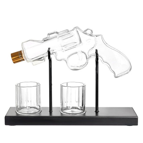 Weinsprudler aus Glas in Pistolenform