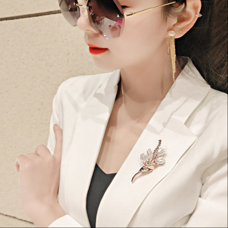 Chinesischer Stil Einfacher Diamant -Eingelegene Tulpe Brosche