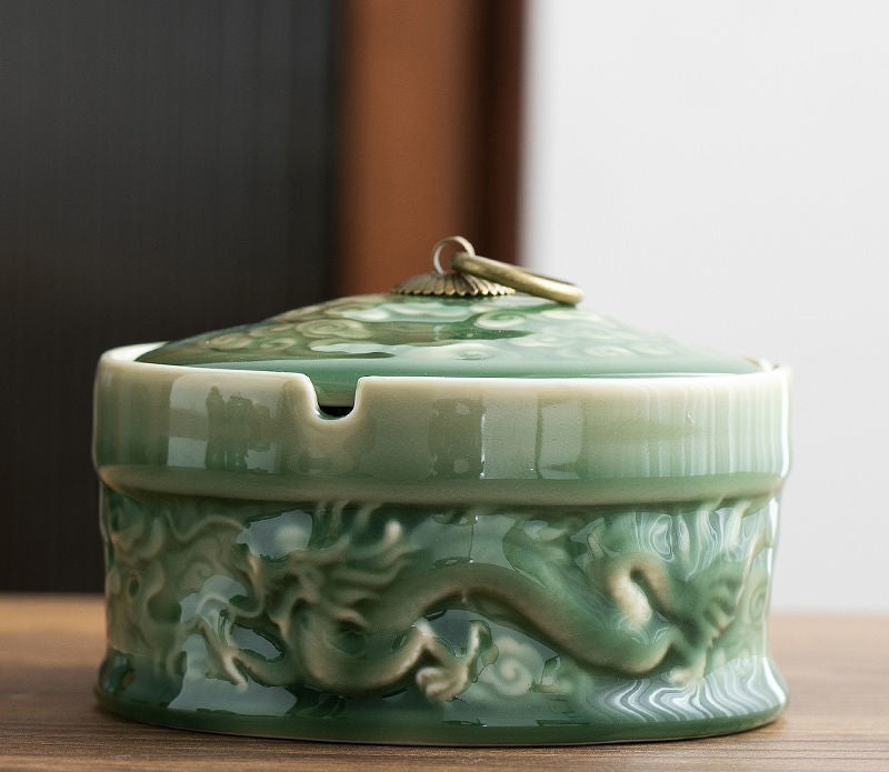 Keramik Yue Kiln Celadon Aschenbecher mit Abdeckung zum Windschutz