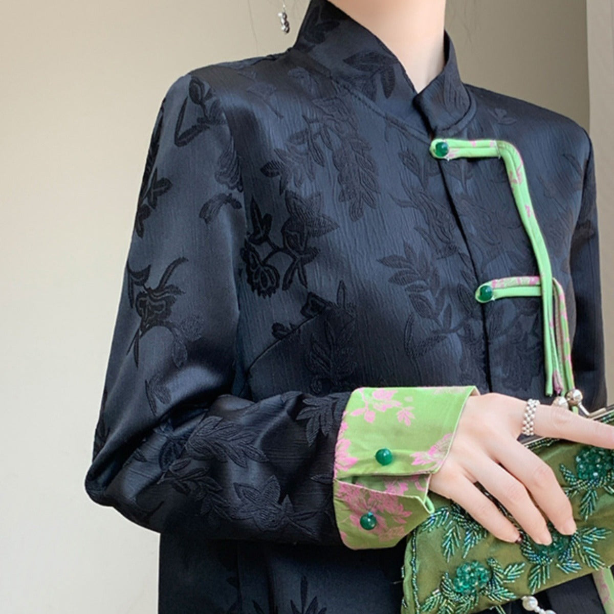 Frühling neuer Retro-Tang-Jacke Vielseitige farbblockierte Schnallenanzug Frauen High-End-Sinn für neue chinesische Stilmantel