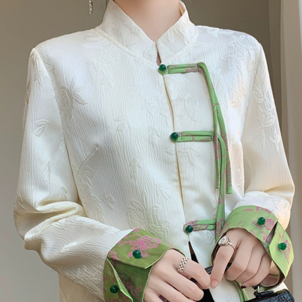 Frühling neuer Retro-Tang-Jacke Vielseitige farbblockierte Schnallenanzug Frauen High-End-Sinn für neue chinesische Stilmantel