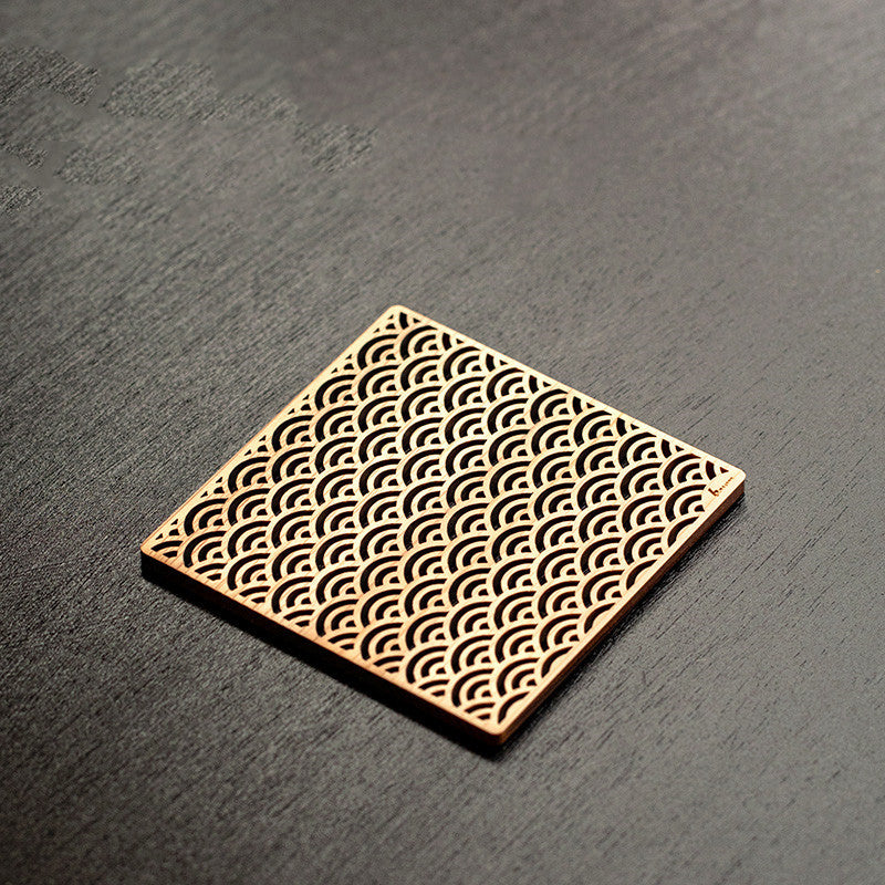 Geschnitzte hohle quadratische hölzerne Untersetzer Teebecher