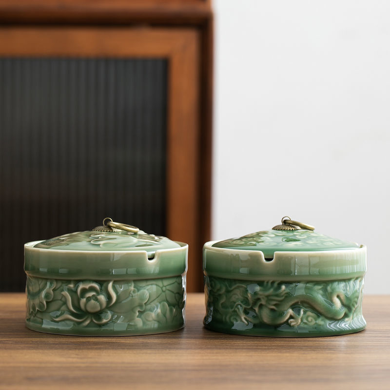 Keramik Yue Kiln Celadon Aschenbecher mit Abdeckung zum Windschutz