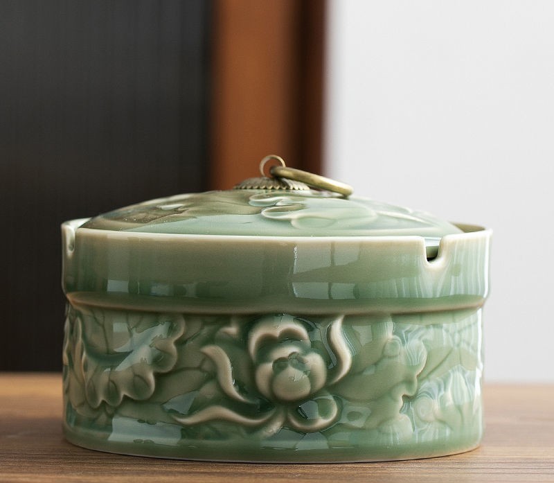 Keramik Yue Kiln Celadon Aschenbecher mit Abdeckung zum Windschutz