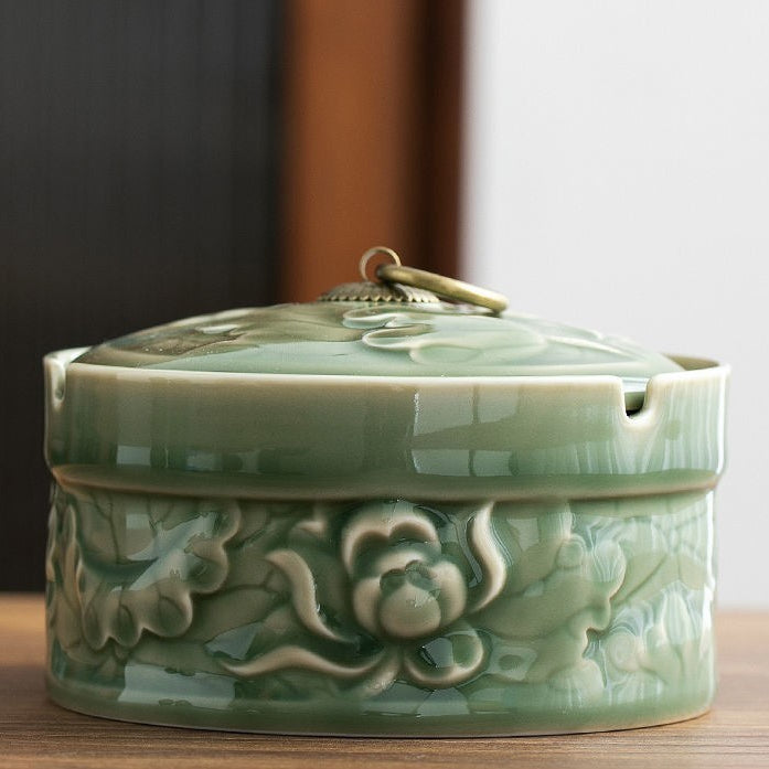 Ceramic Yue Kiln Celadon Ashtray With Cover For Wind Protection