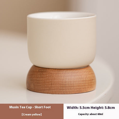 Keramik -Tee -Büro, die kleine Teetasse gewidmet ist