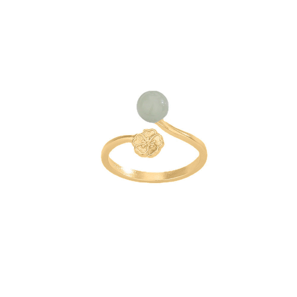 Atmosphärische goldplattierte Blüten Hetischer Jade-Ring