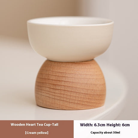 Keramik -Tee -Büro, die kleine Teetasse gewidmet ist