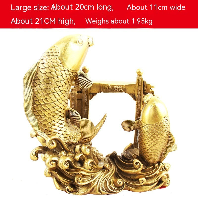 Kupferkarpfen springen Gantry -Ornamente Metallhandwerk