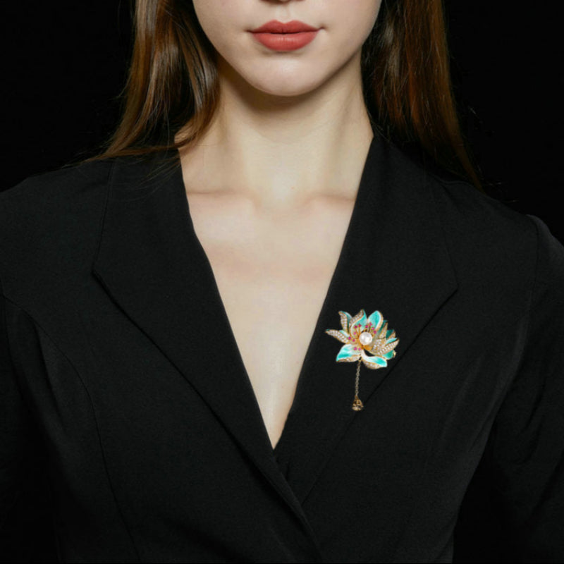 Senior Sense Temperament Emaille bemalt tropfende Öllotus Brosche