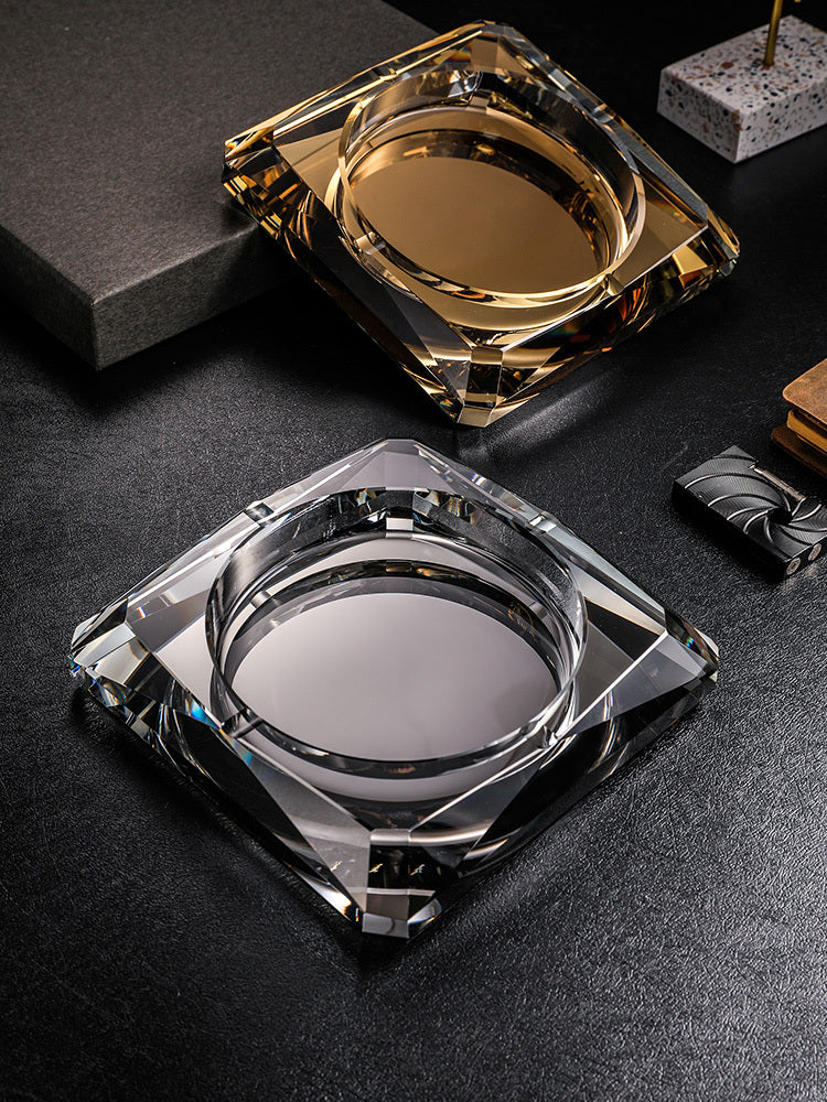 Kreative Persönlichkeit von Aschenbecherkristallglas