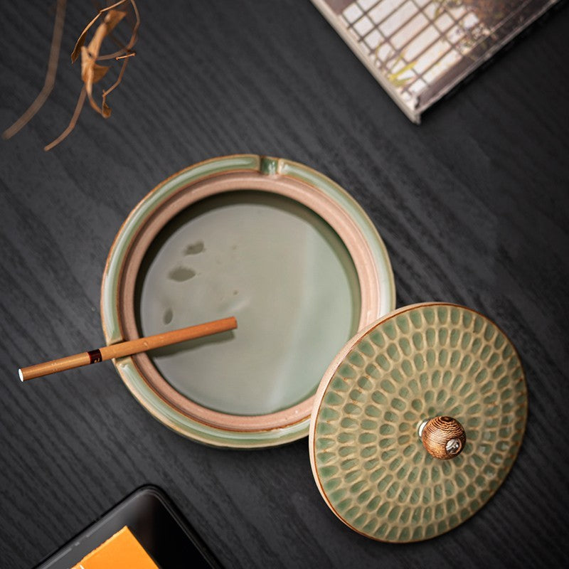 Keramik -Aschenbecher mit dem chinesischen Stil des Lid -Haushaltsbüros