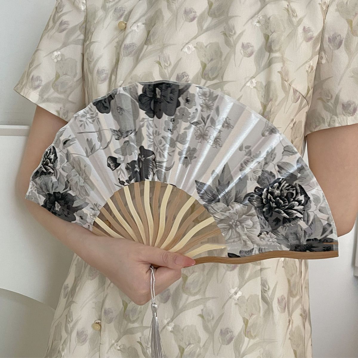 Chinese Bamboo Folding Fan Scallop Design for Cultural Gift Giving-6