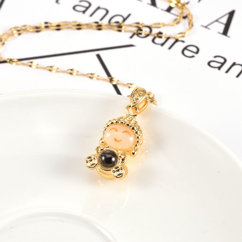 Lächelndes Gesicht kleiner süßer Buddha Gold Eingelegtes Jade -Anhänger