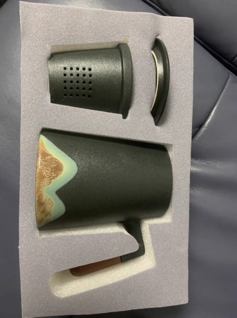 Werkseitig kreative Yuanshan handbemalte Becher Holzgriff Keramik-Teetasse mit Deckelfilter dreiteiliges Büro Haus