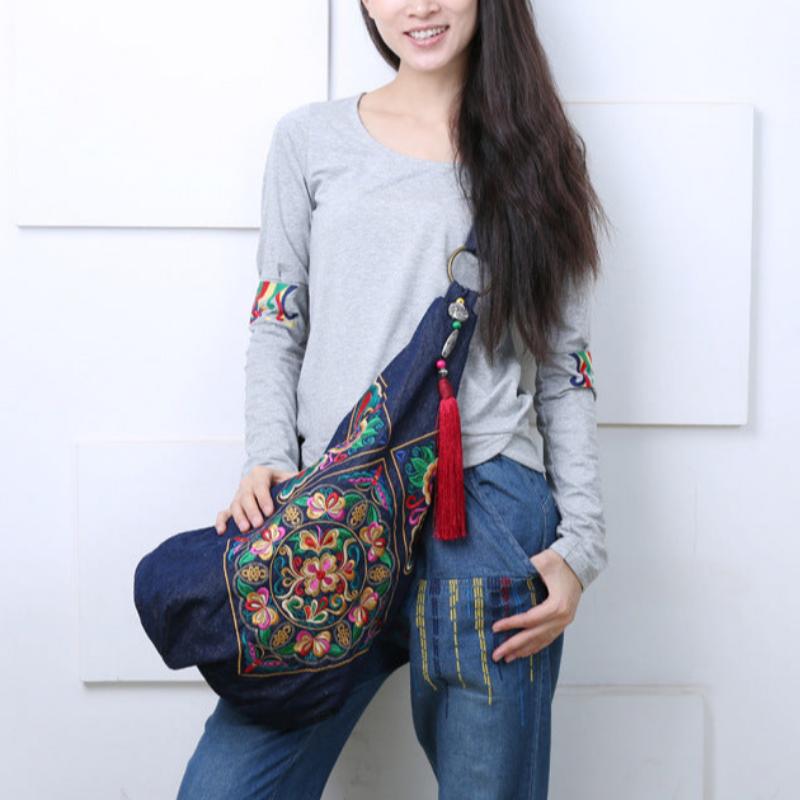 Large Capacity Ethnic Totem Embroidery Crossbody Bag-2