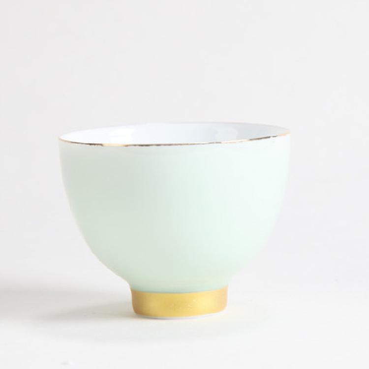 Tracing gold ceramic teacup