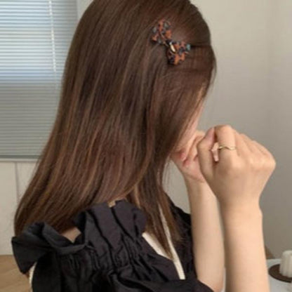 Small hairpin with bow