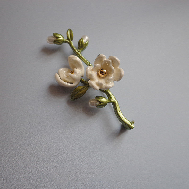 Retro Art and Elegant White Magnolia Brooch Accessories