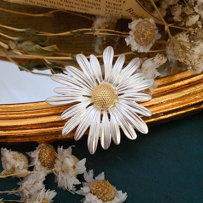 Fresh Little Daisy Brooch Simple Hundred with Accessories