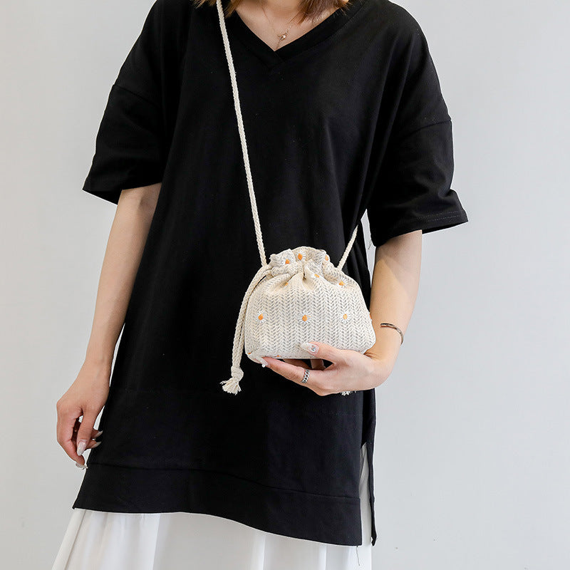 Xiaobao New Summer Foreign Style Embroidery Xiaozou Ju Single Shoulder Straddle Straw Bucket Bag Wholesale