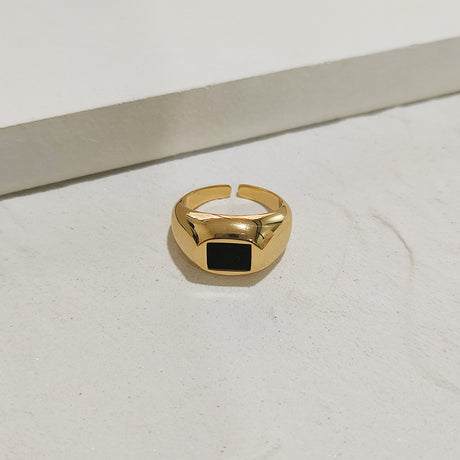 Schwarzer quadratischer ovaler Ring stilvoll und einfach