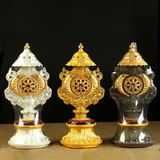 Acht glückverheißende Ornamente vor Buddha