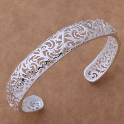 Pattern hollow bracelet