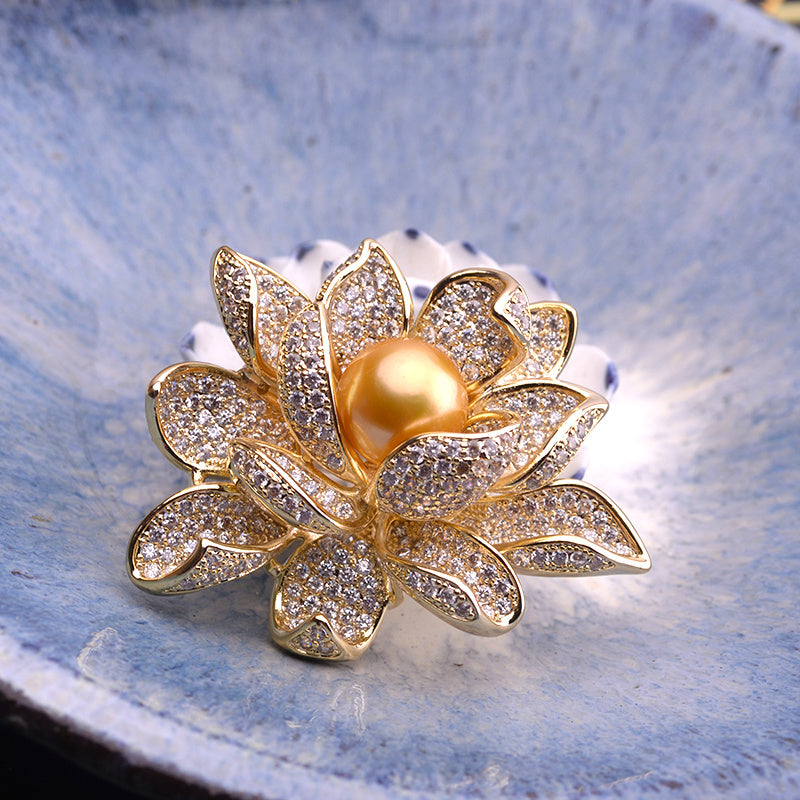 Freshwater pearl brooch