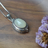 Silbernen Frauen eingelegtes Hetian Jade Sachet Box Anhänger Halskette
