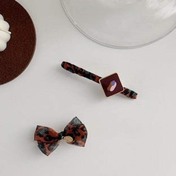 Small hairpin with bow