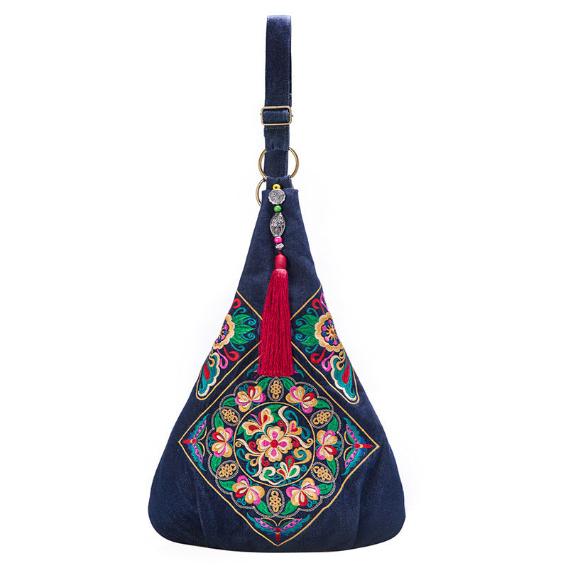 Large Capacity Ethnic Totem Embroidery Crossbody Bag-6