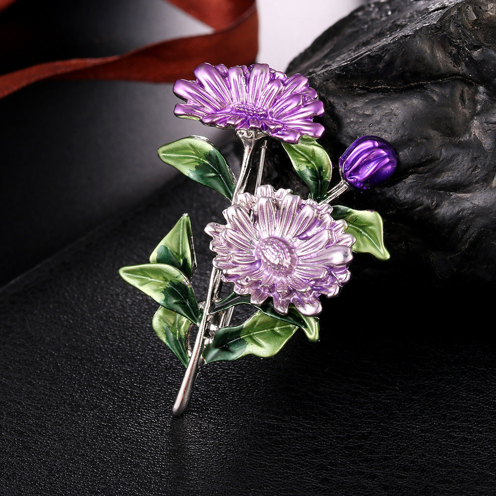 Daisy brooch