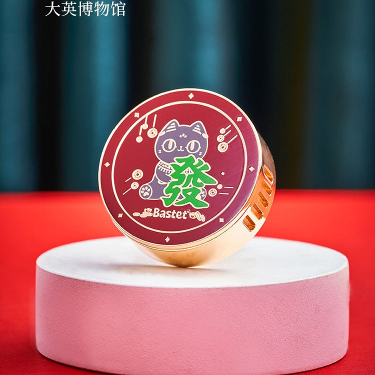 Cat-shaped car fragrance with amber wood solid scent